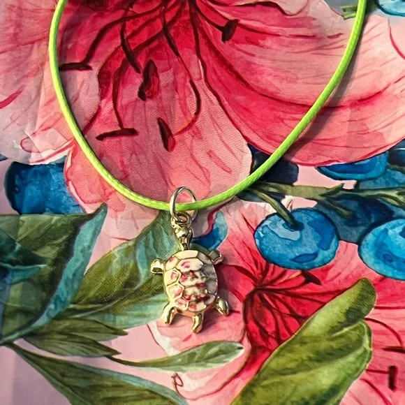 Cloisonné tiny tortoise 🐢 necklace - Picture 7 of 9